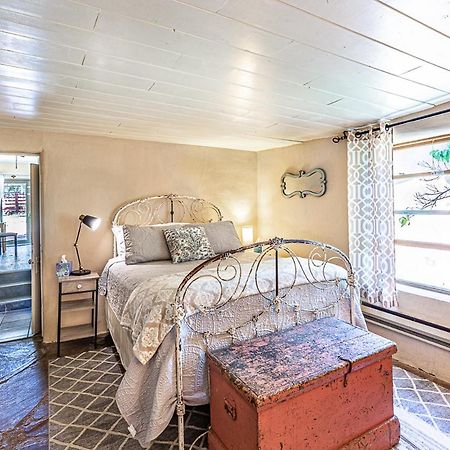 Bed and Breakfast Pet Friendly Pinon Heaven Canada de los Alamos Exterior foto